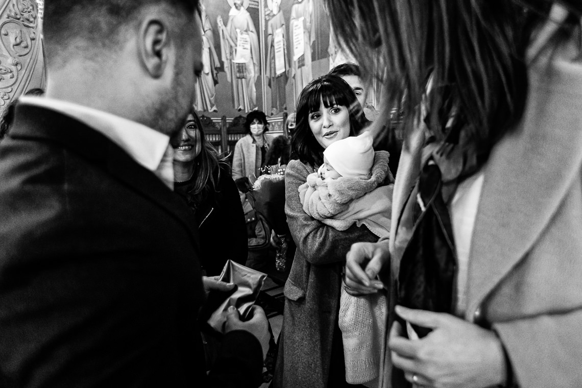 Fotograf botez Bucuresti - Biserica Sfanta Vineri Pajura - Ava Ioana - Mihai Zaharia Photography