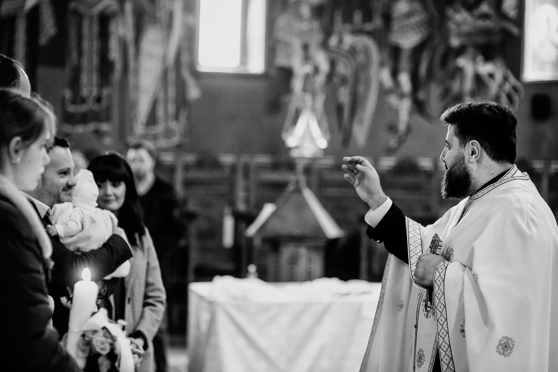 Fotograf botez Bucuresti - Biserica Sfanta Vineri Pajura - Ava Ioana - Mihai Zaharia Photography
